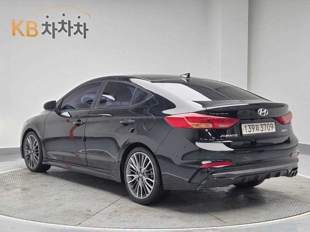 HYUNDAI Avante - Vista 2