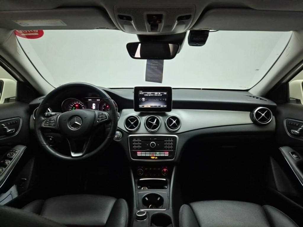 Mercedes Benz GLA Class - Vista 7