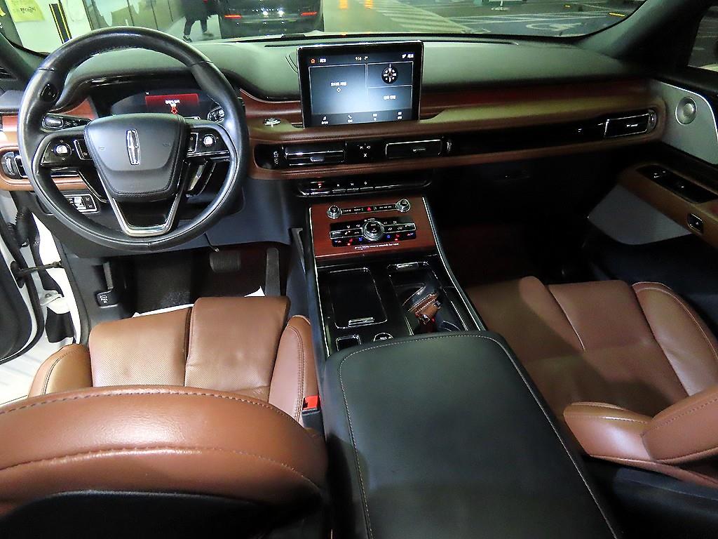 Lincoln Aviator - Vista 10