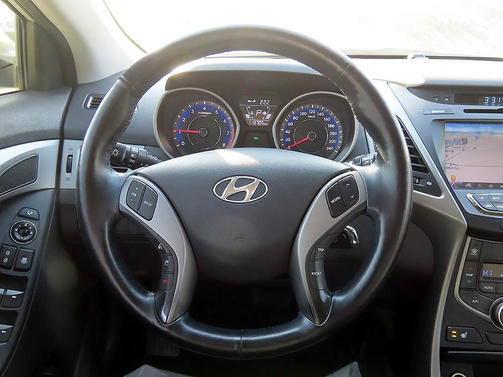 HYUNDAI Avante - Vista 7