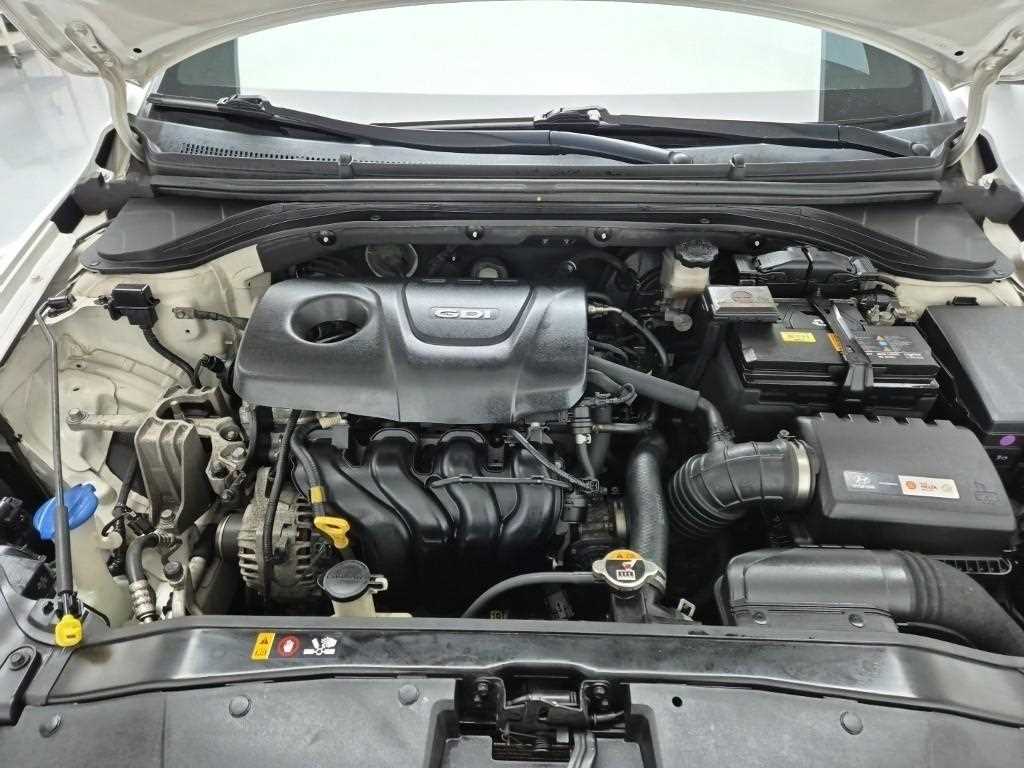 HYUNDAI Avante - Vista 5