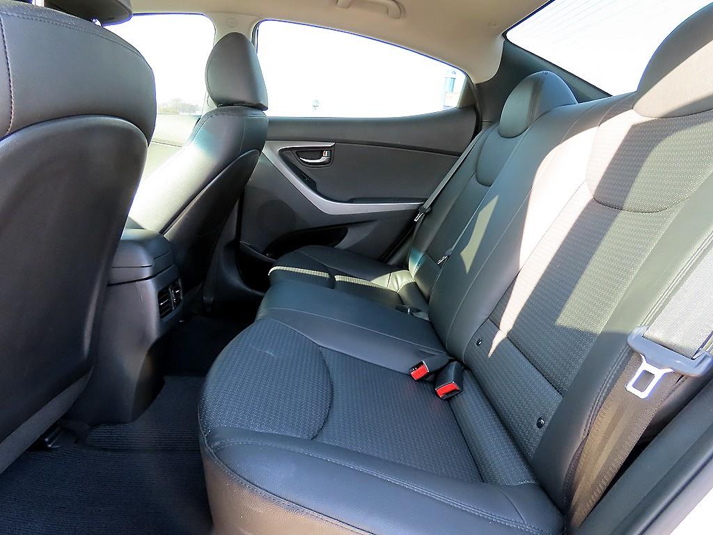 HYUNDAI Avante - Vista 6