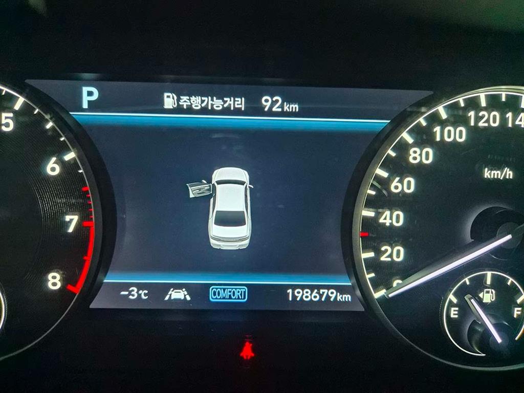 Genesis G90 - Vista 9