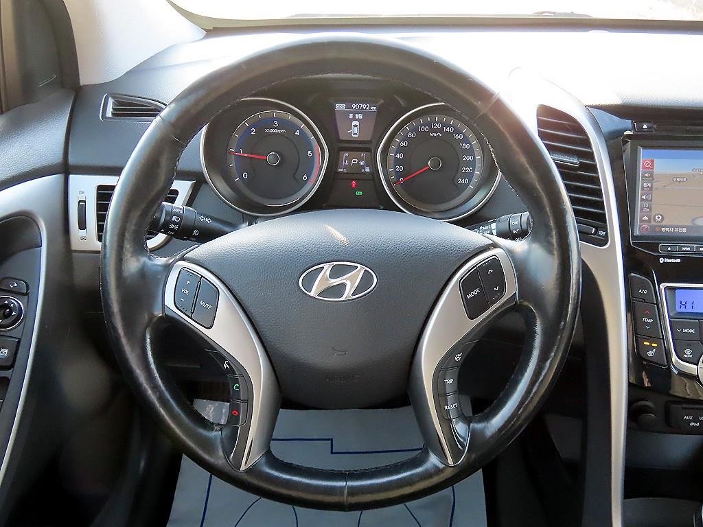 HYUNDAI i30 - Vista 7