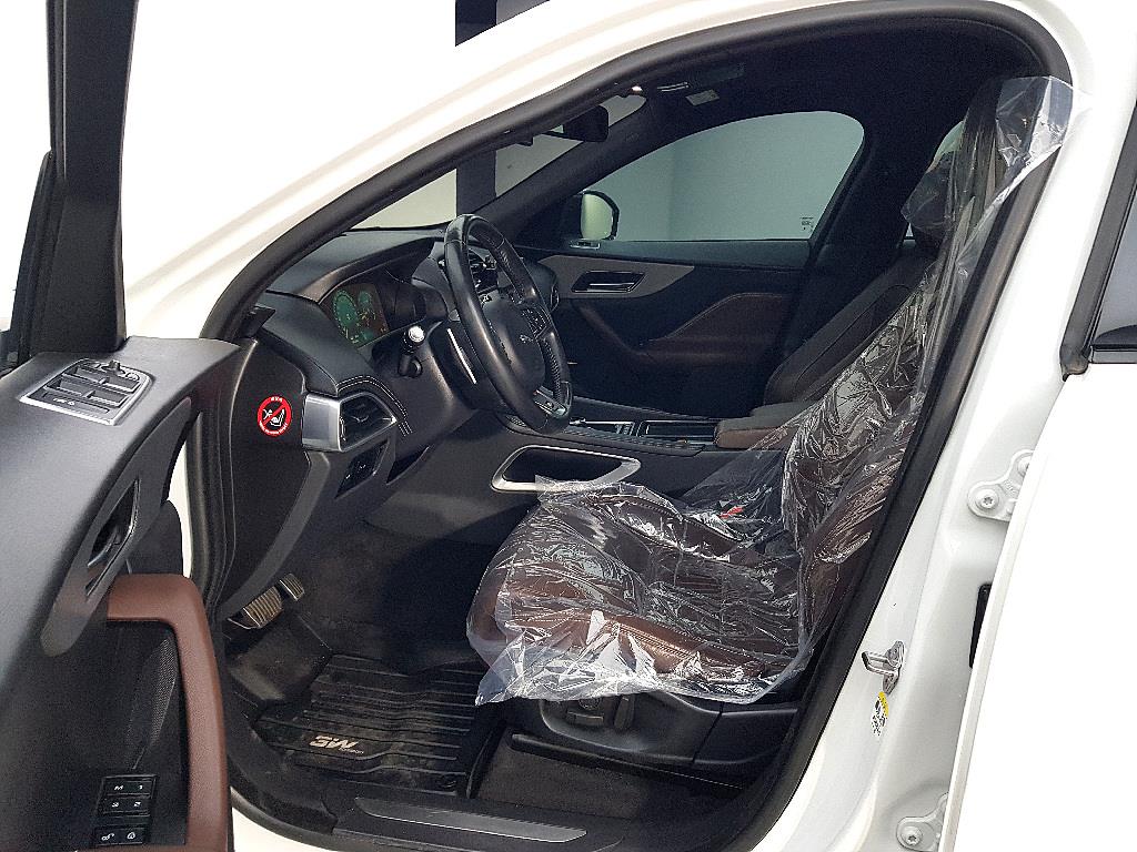 Jaguar F-PACE - Vista 8