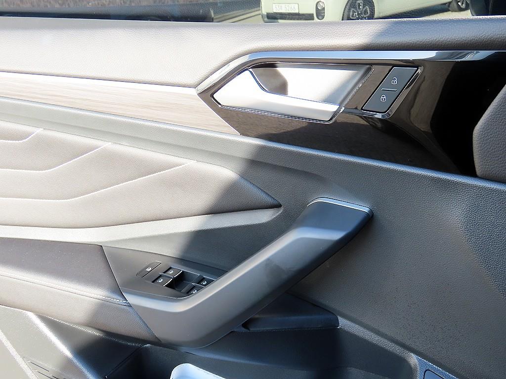 Volkswagen Jetta - Vista 11