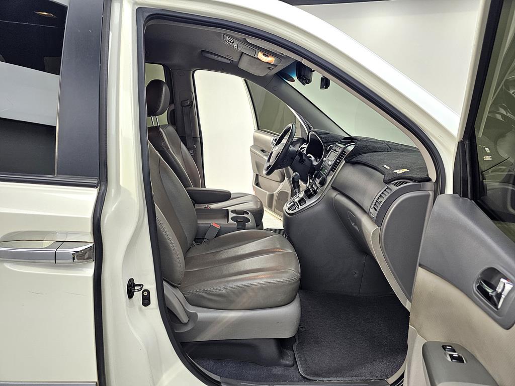 KIA Carnival - Vista 11