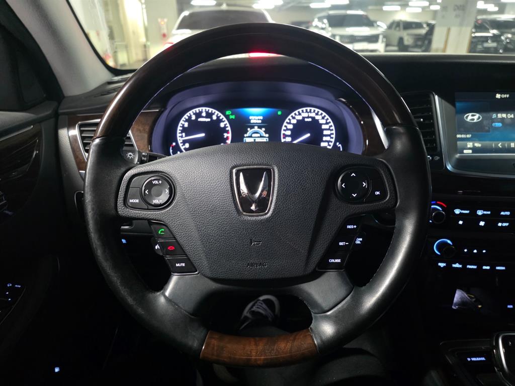 HYUNDAI Equus - Vista 7