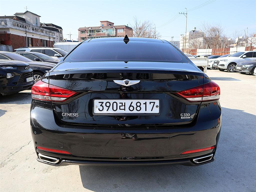 HYUNDAI Genesis - Vista 7