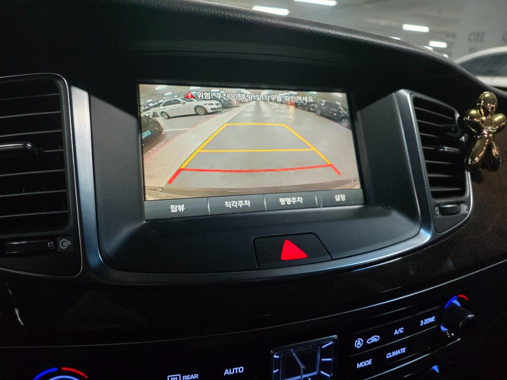 HYUNDAI Equus - Vista 10