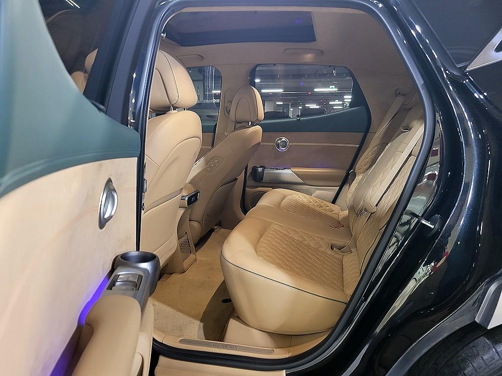 Genesis GV60 - Vista 8