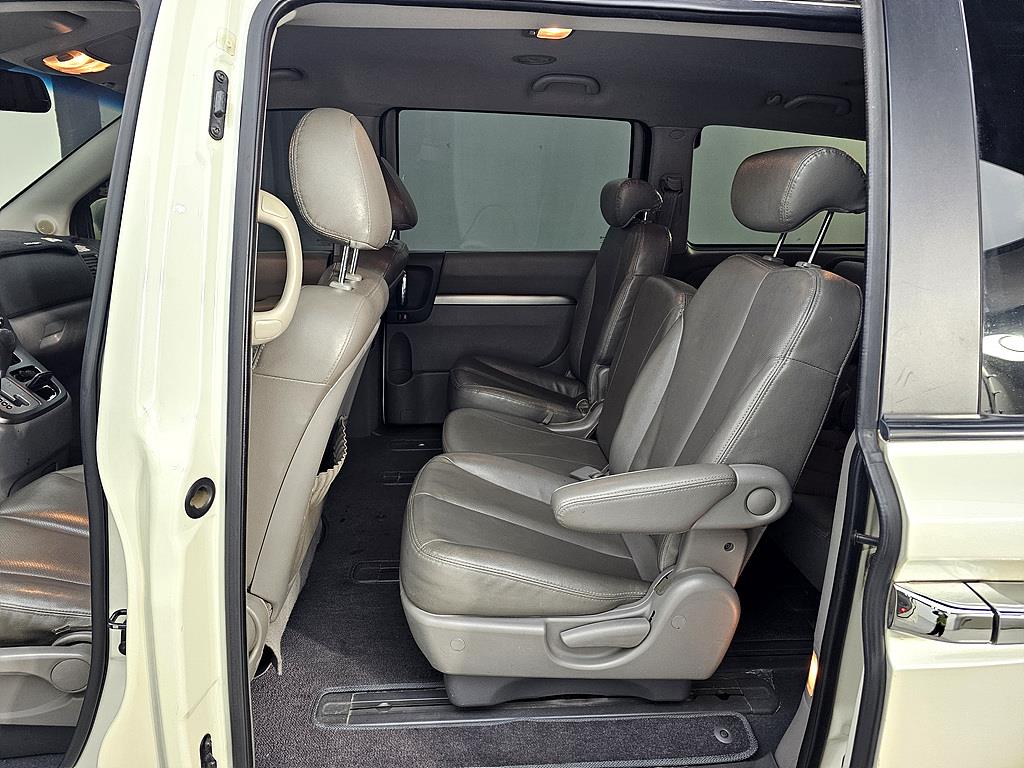 KIA Carnival - Vista 9