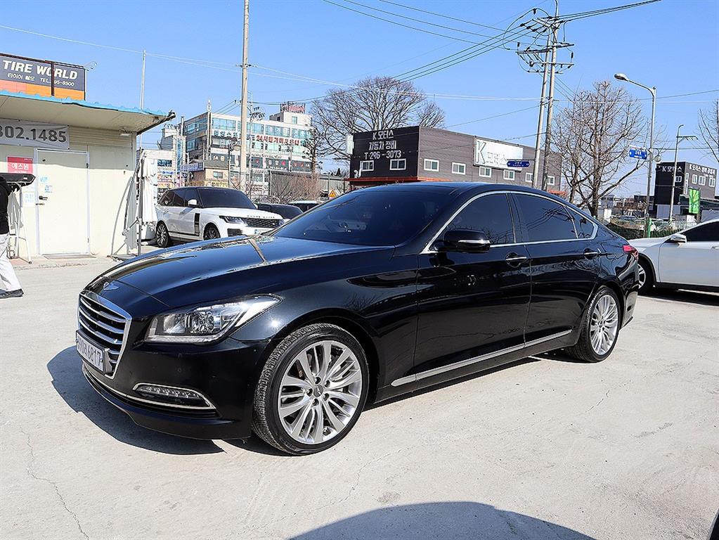 HYUNDAI Genesis - Vista 3