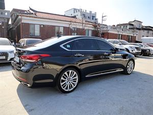 HYUNDAI Genesis - Vista 6