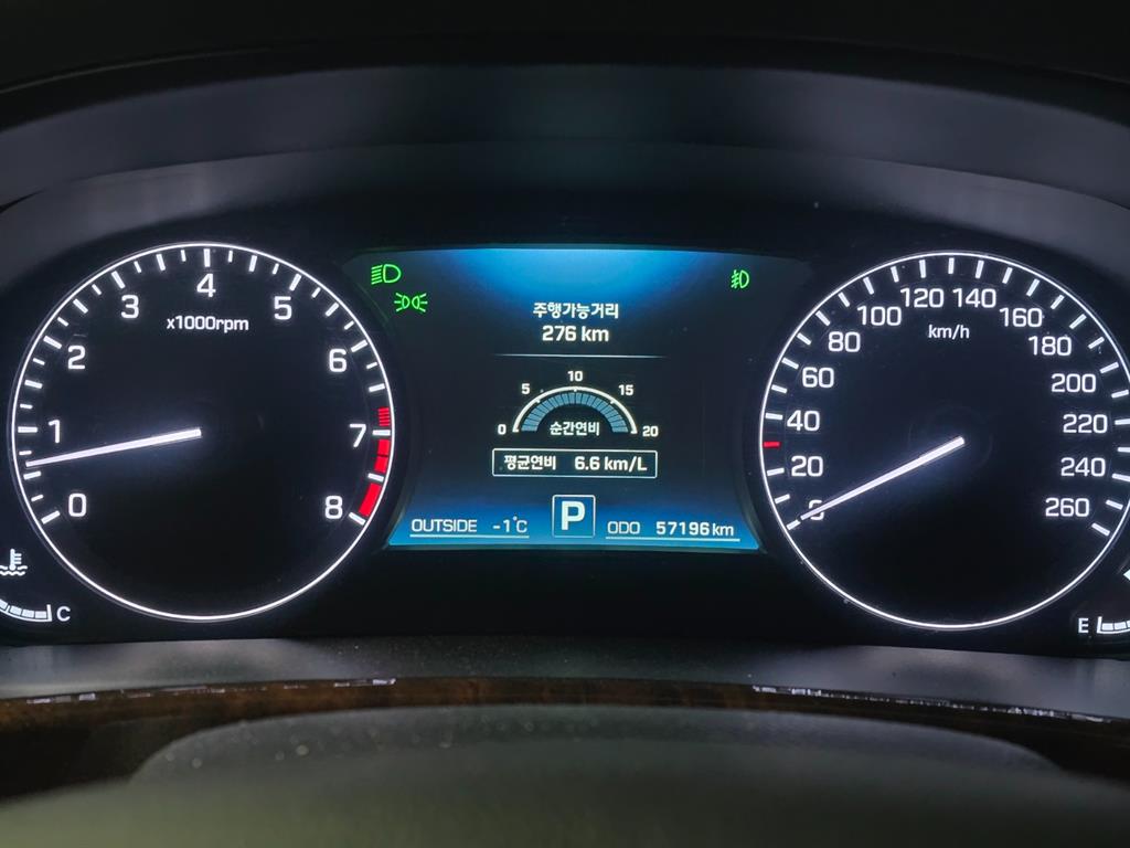 HYUNDAI Equus - Vista 8