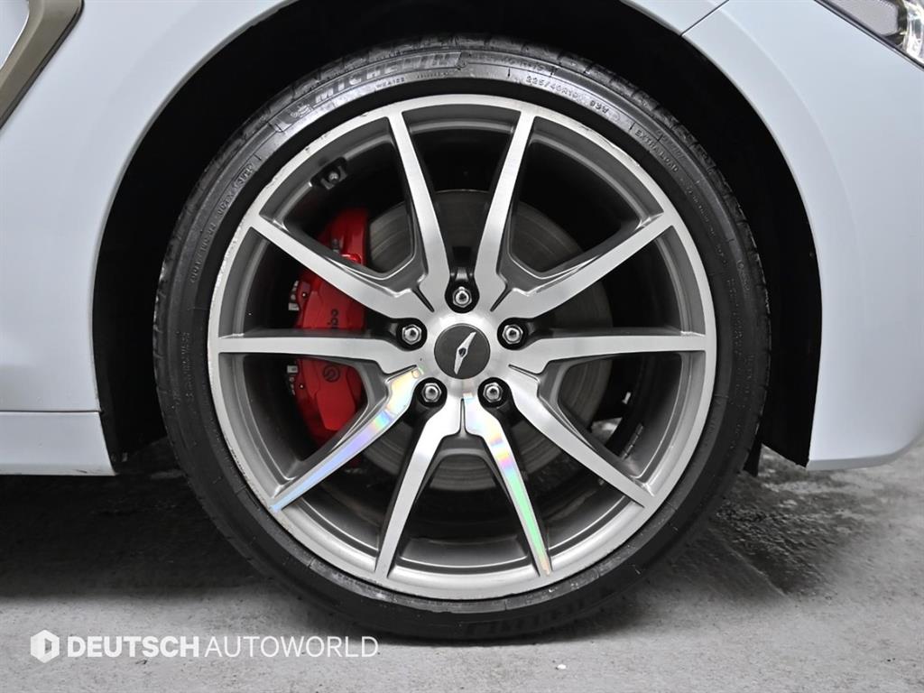 Genesis G70 - Vista 5