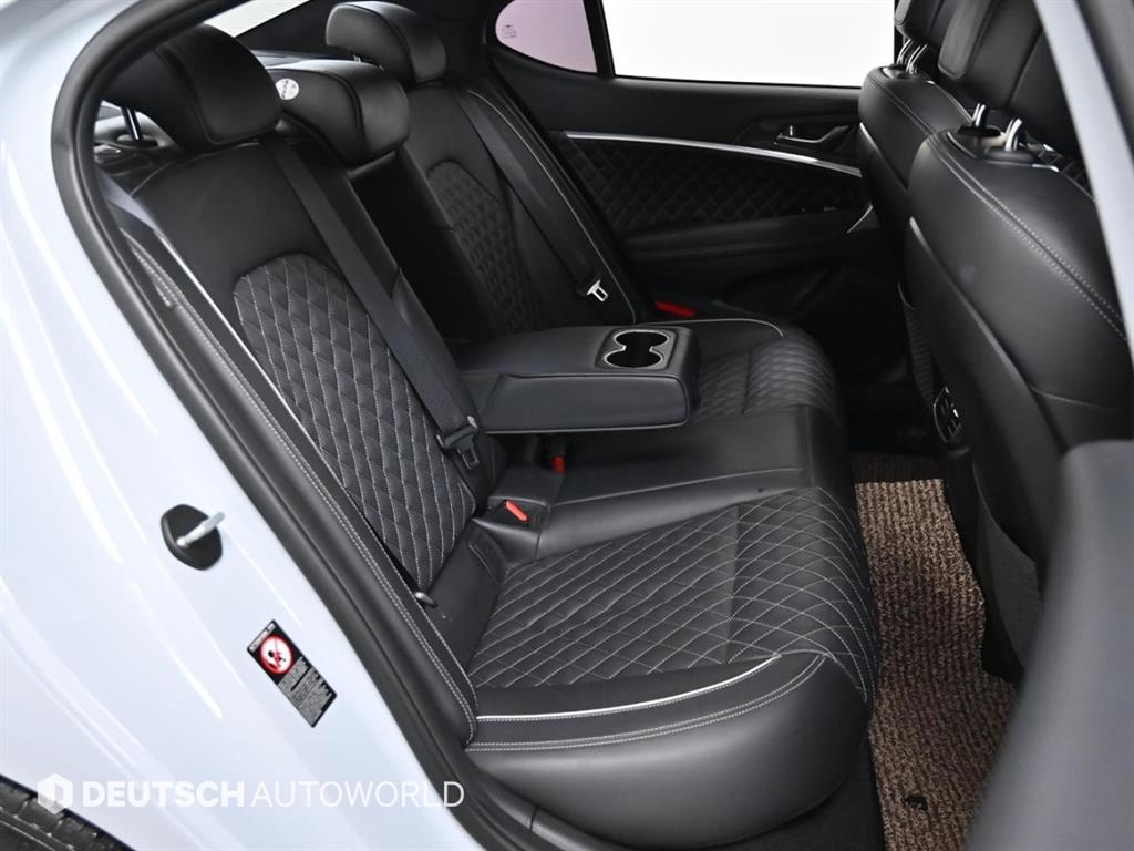 Genesis G70 - Vista 12