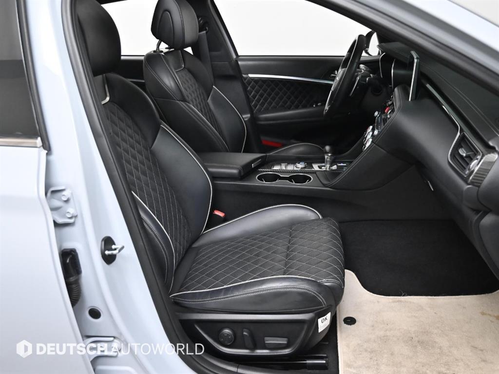 Genesis G70 - Vista 10