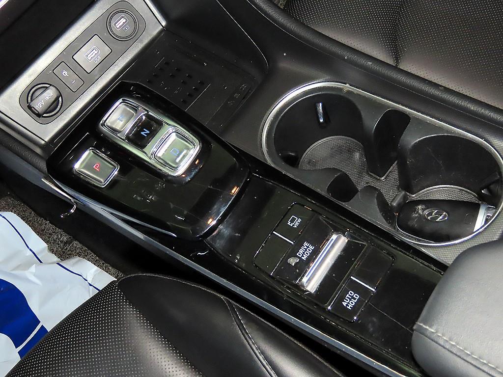 HYUNDAI Sonata - Vista 12