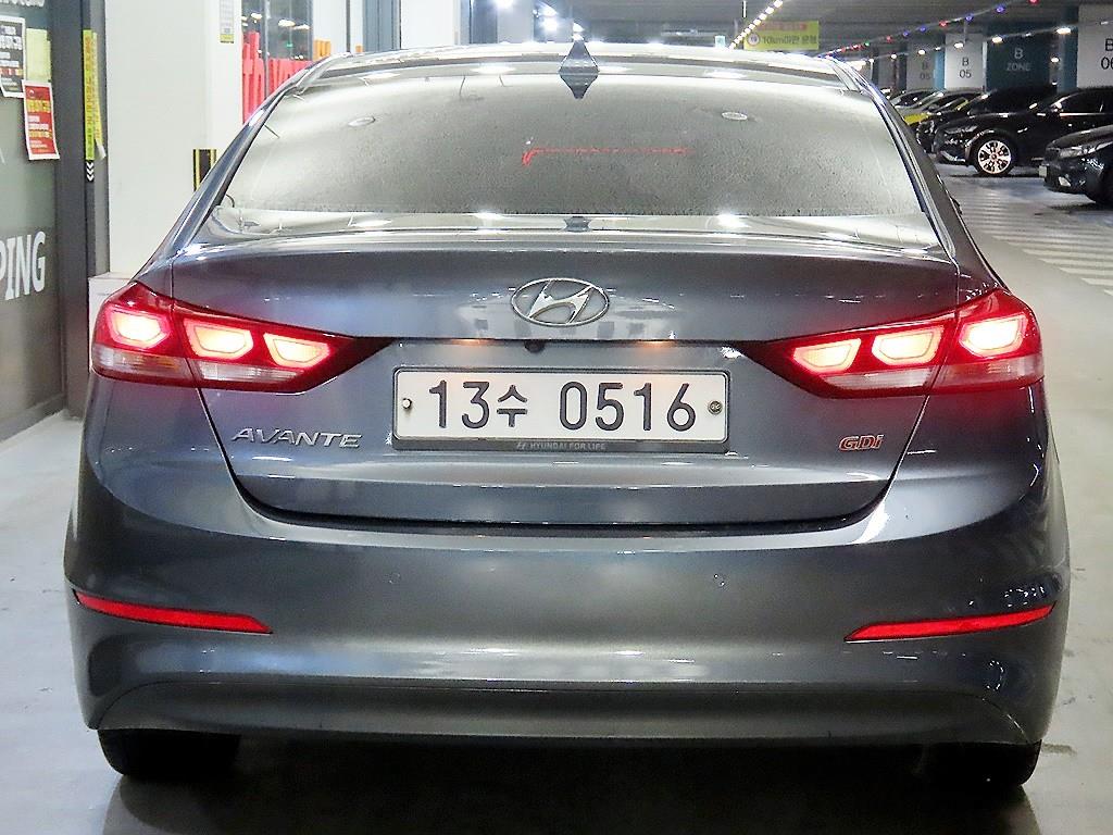 HYUNDAI Avante - Vista 5