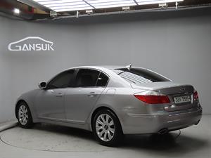 HYUNDAI Genesis - Vista 6