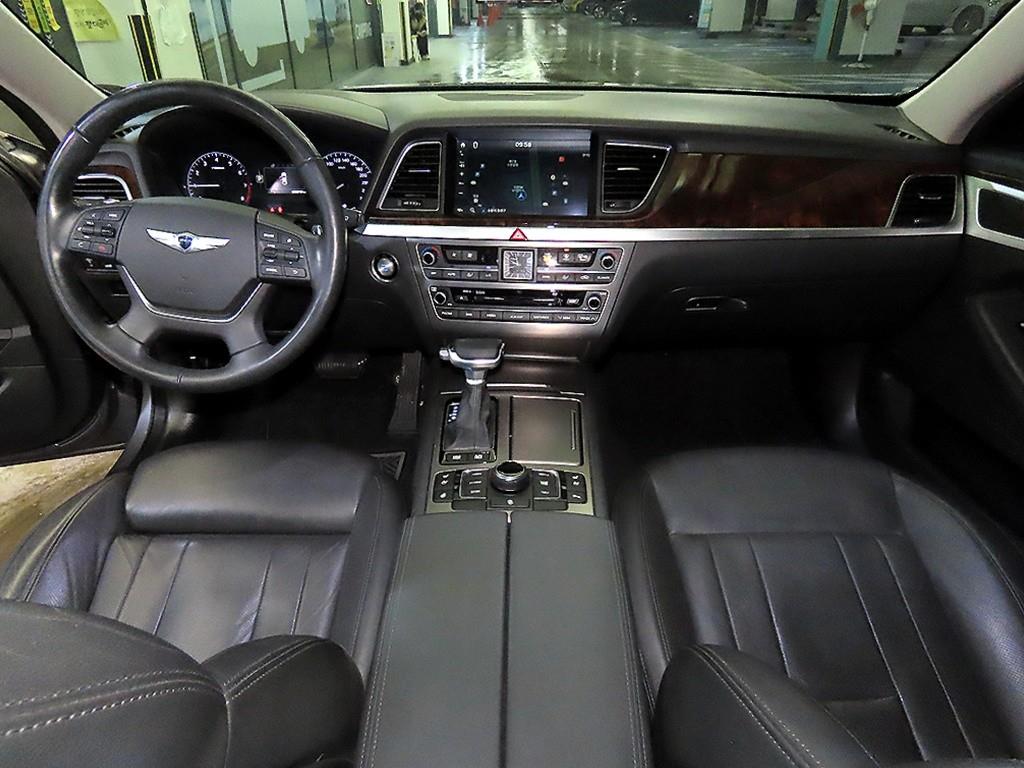 HYUNDAI Genesis - Vista 10