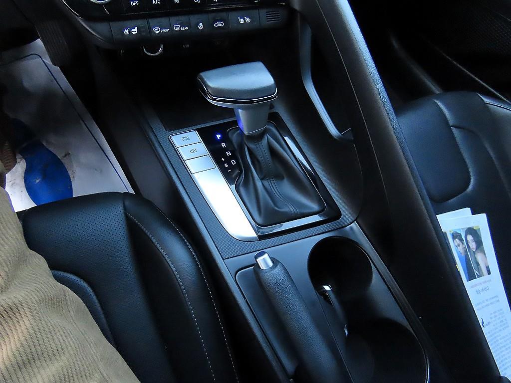 HYUNDAI Avante - Vista 10