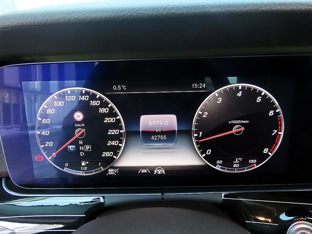 Mercedes Benz E class - Vista 9