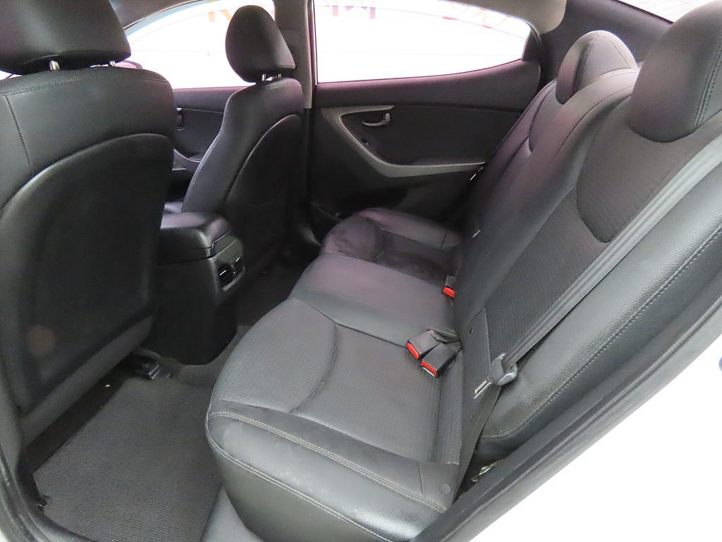 HYUNDAI Avante - Vista 6