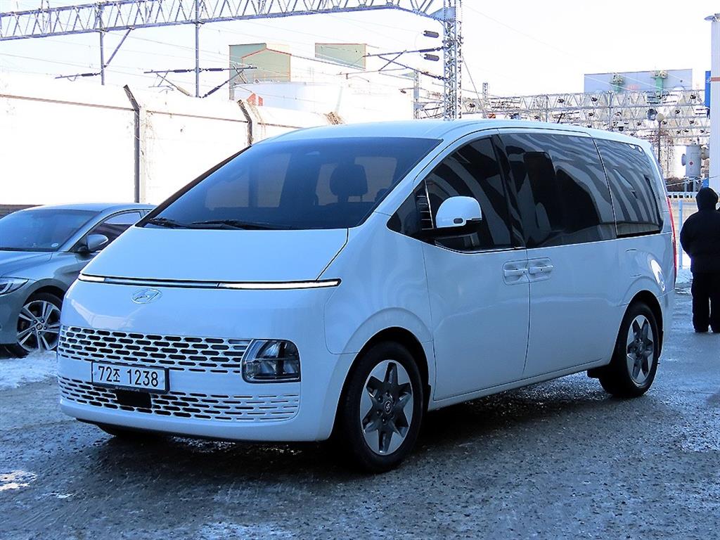 HYUNDAI Staria - Vista 2