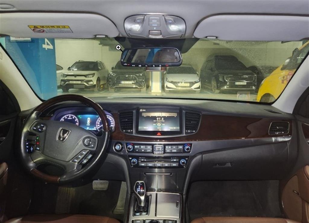 HYUNDAI Equus - Vista 5