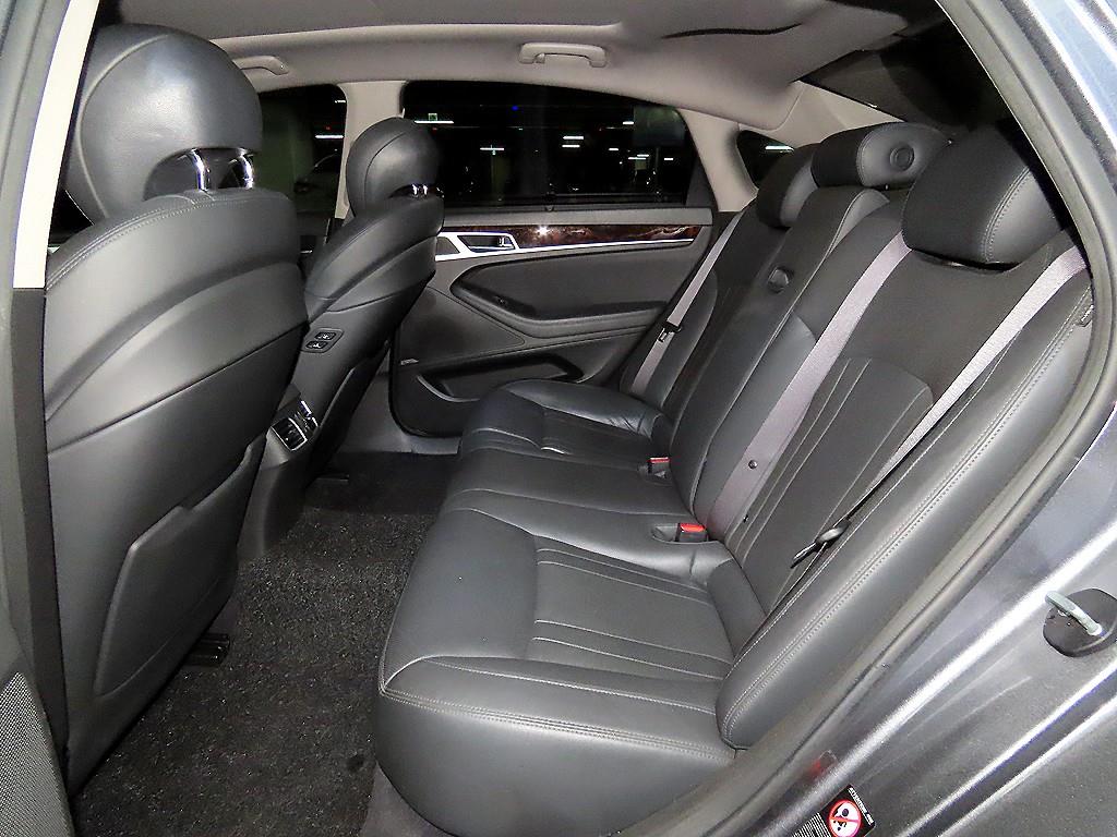 HYUNDAI Genesis - Vista 7