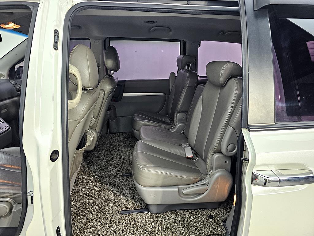 KIA Carnival - Vista 9