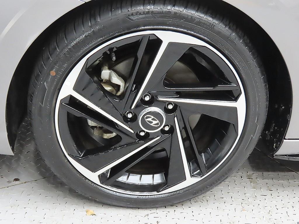 HYUNDAI Avante - Vista 9