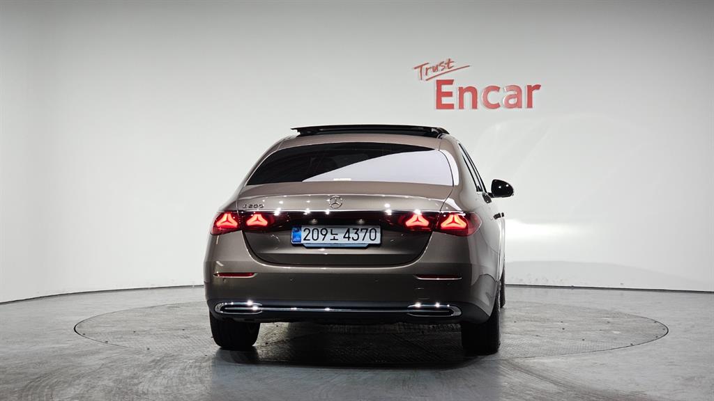 Mercedes Benz E class - Vista 4