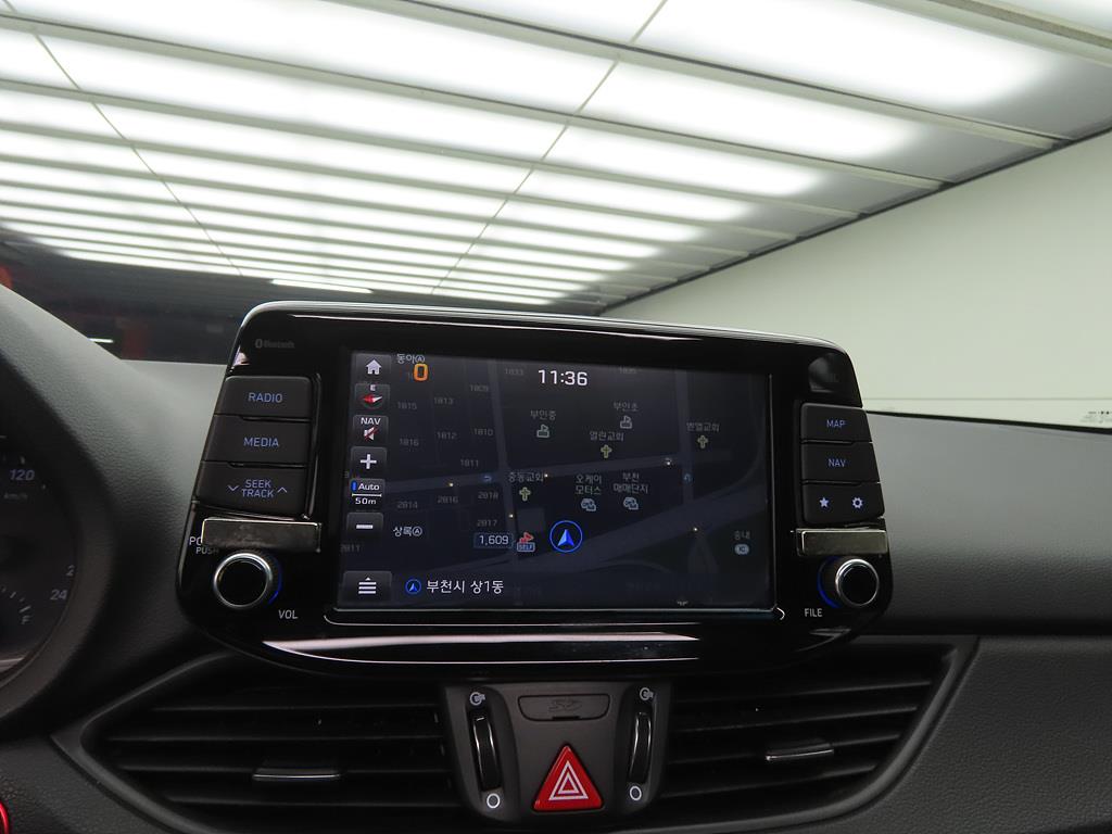 HYUNDAI i30 2017 Blanco - Importación desde Corea - HF Imports Iquique - Foto 13