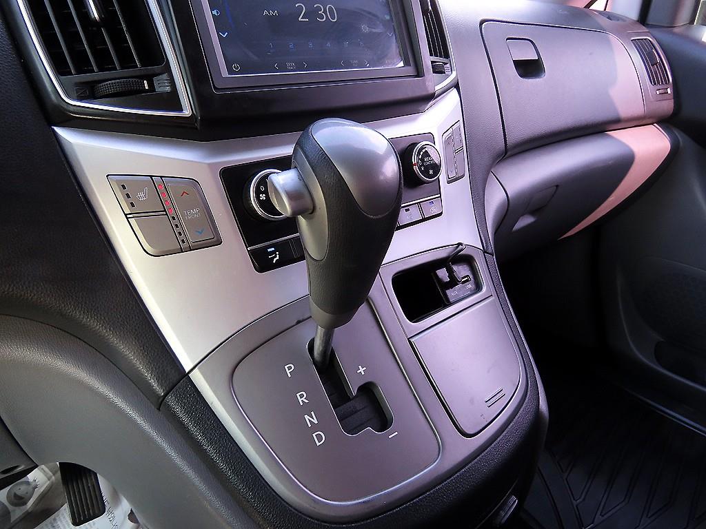 HYUNDAI Starex - Vista 12