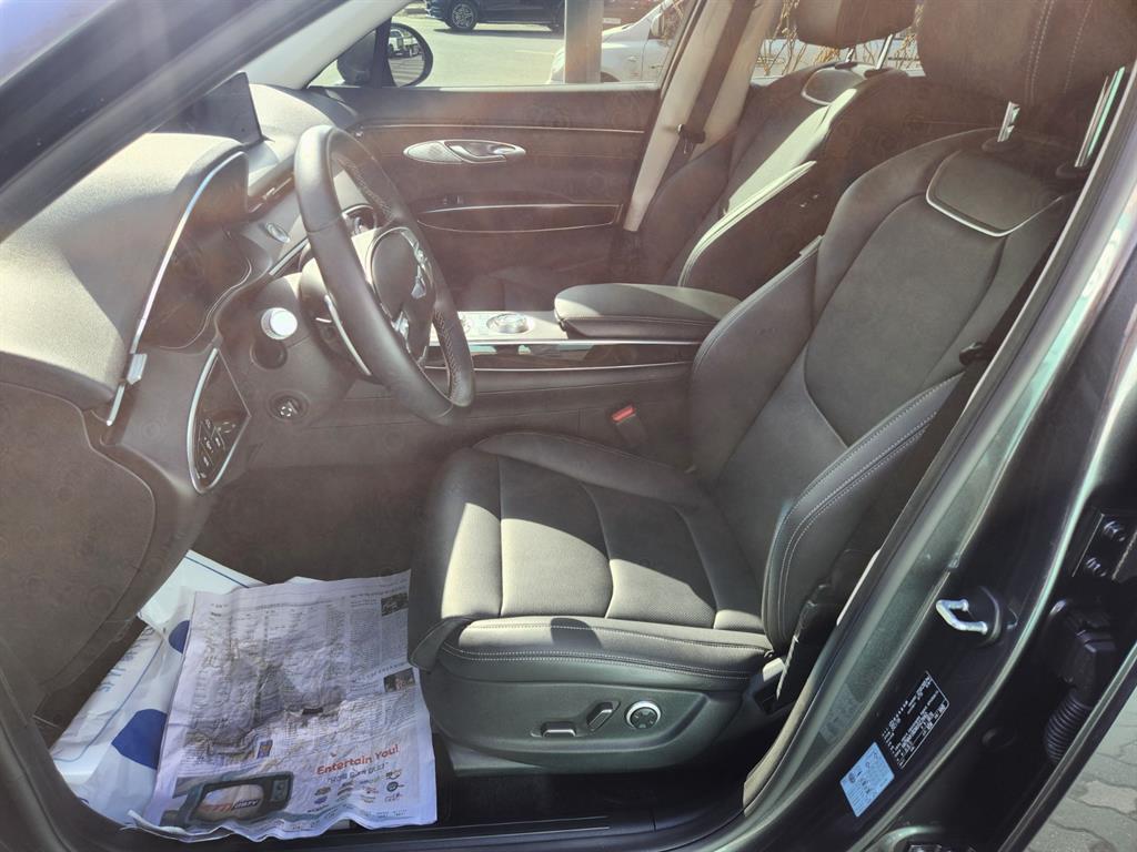 Genesis GV70 - Vista 9