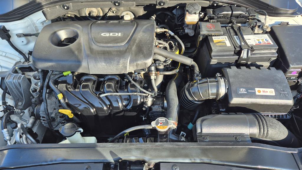 HYUNDAI Avante - Vista 3