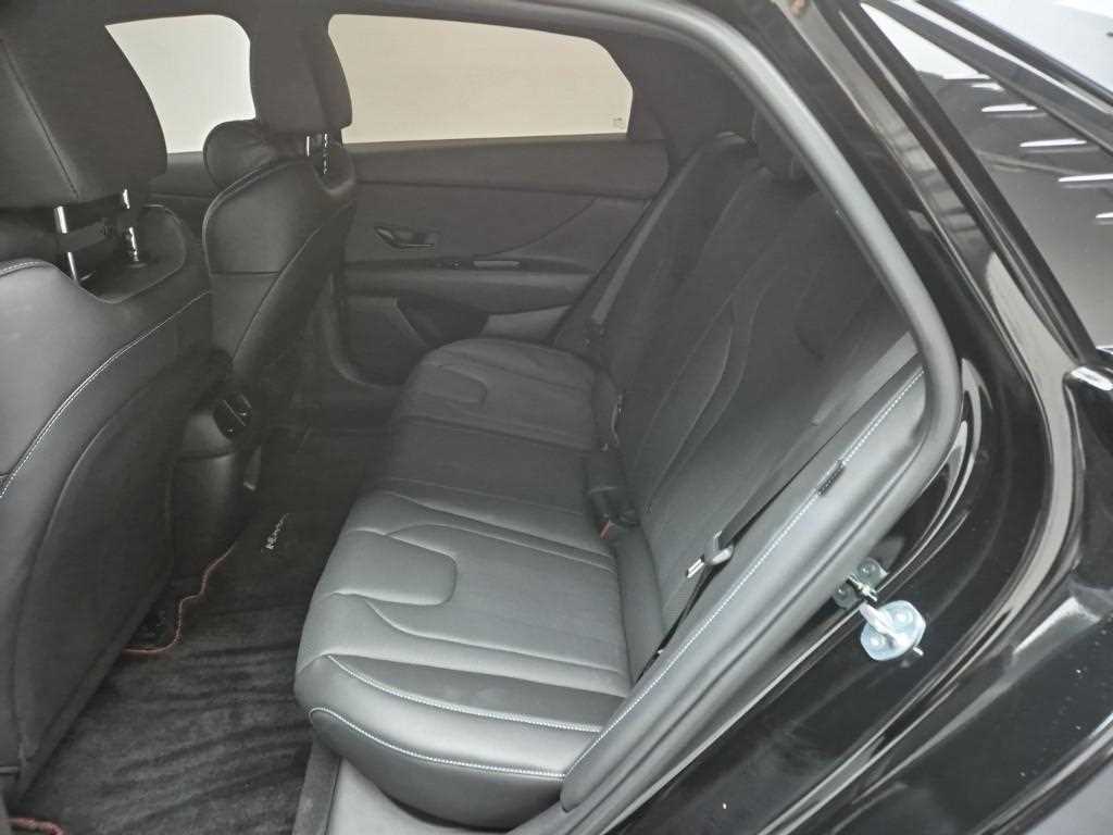 HYUNDAI Avante - Vista 12