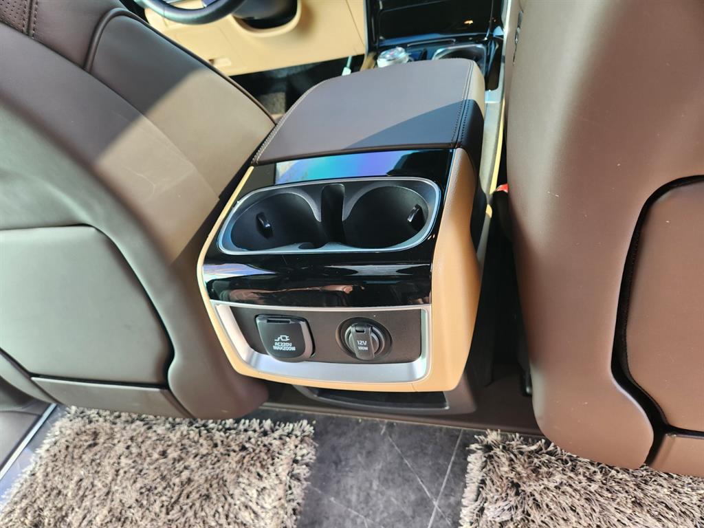 KIA Carnival - Vista 12