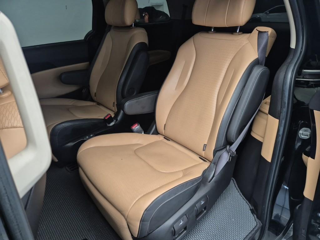 KIA Carnival - Vista 12