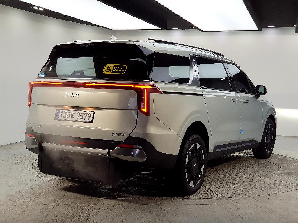 KIA Carnival - Vista 4