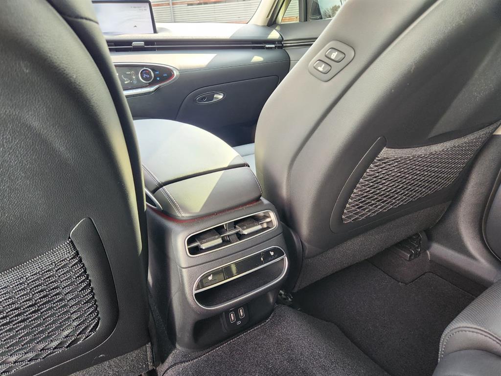 Genesis GV70 - Vista 10