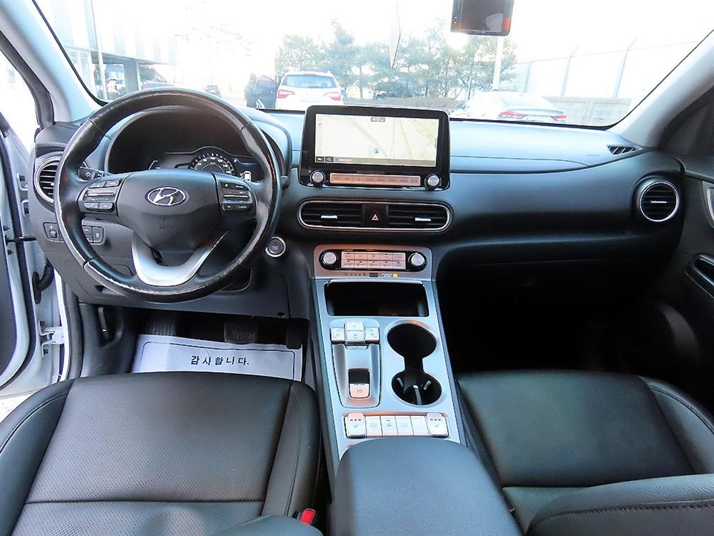 HYUNDAI Kona - Vista 7