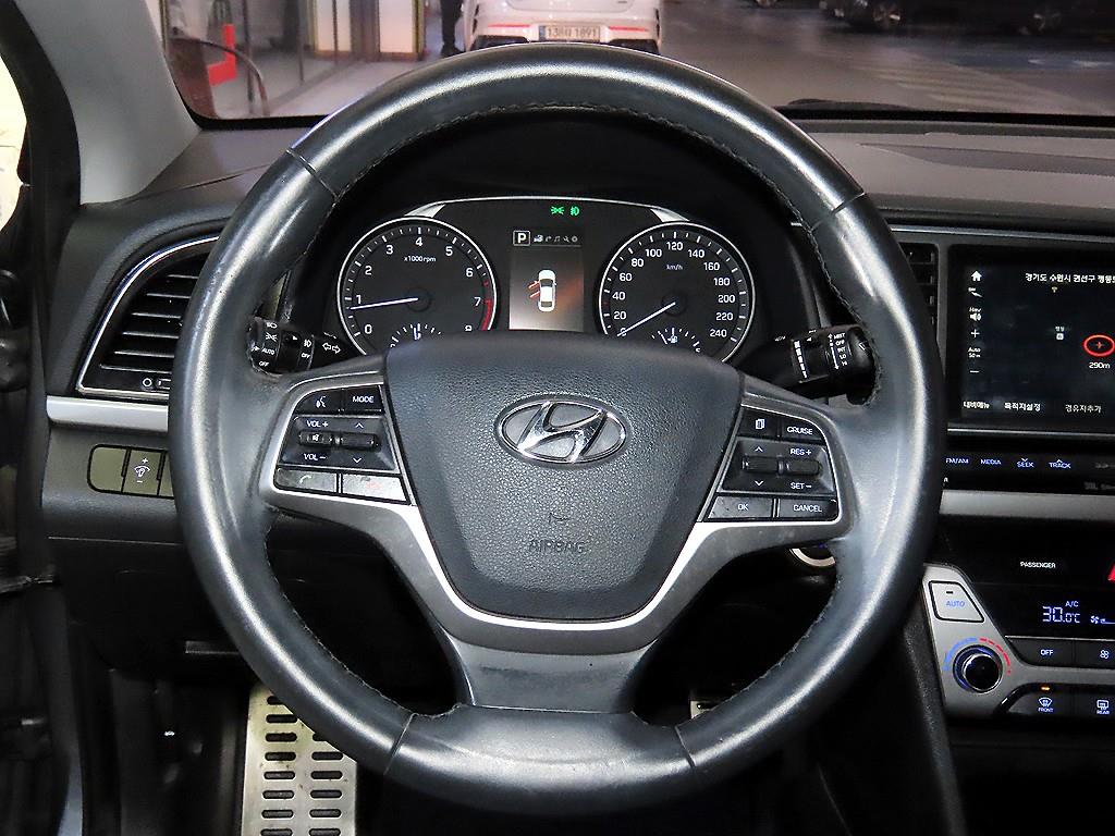 HYUNDAI Avante - Vista 8