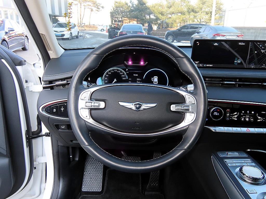 Genesis GV70 - Vista 8