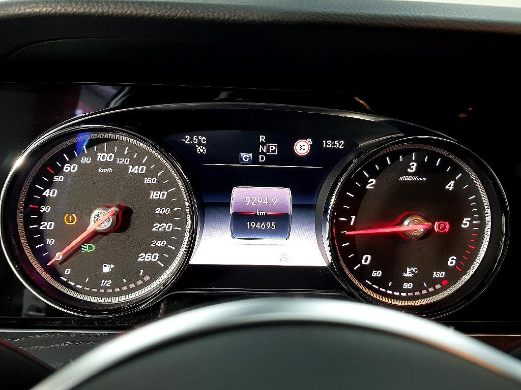 Mercedes Benz E class - Vista 7