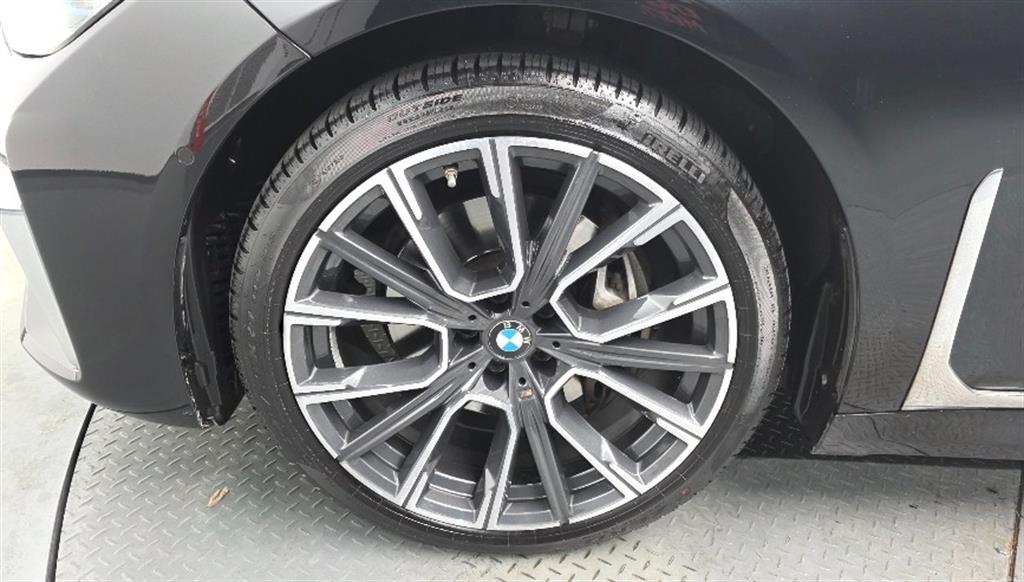 BMW 7 Series - Vista 5