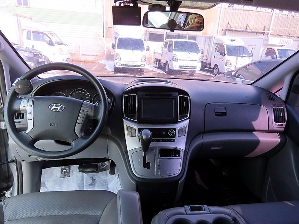 HYUNDAI Starex - Vista 10